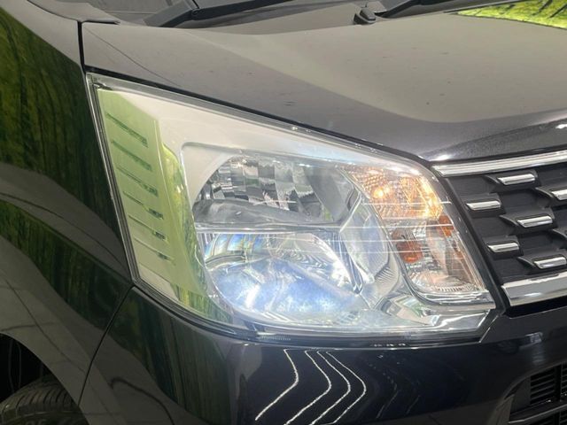 【LEDヘッドライト】悪天候や夜間走行時も良好な視界を確保し安心して運転できる高輝度LEDヘッドライトを装備！点灯速度が早く、消費電力も抑えられています。