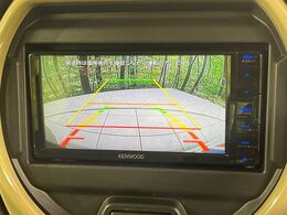 【バックカメラ】駐車時に後方がリアルタイム映像で確認できます。大型商業施設や立体駐車場での駐車時や、夜間のバック時に大活躍！運転スキルに関わらず、今や必須となった装備のひとつです！