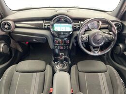 輸入車グループ総在庫数約2，000台！全国の系列店からメーカー・車種問わずご紹介出来るので、あなたにピッタリのお車が見つかるはずです♪まずはお問い合わせ下さい☆