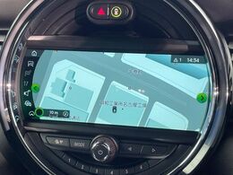 ●純正ナビ:一体感のあるナビは、高級感ある車内を演出してくれます。Bluetooth再生などオーディオ機能も充実しておりますので、運転もより楽しめます♪