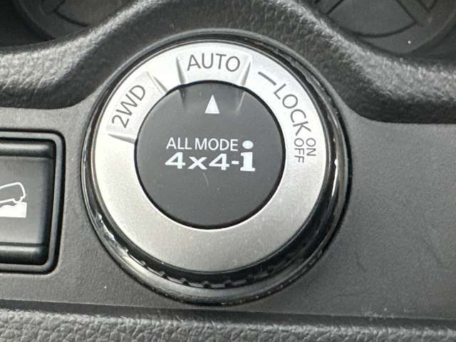 ALL-MODE4X4-iです。各種センサーの情報から走行状況を判断し、前後トルク配分を100:0から50:50まで自動的に配分します。