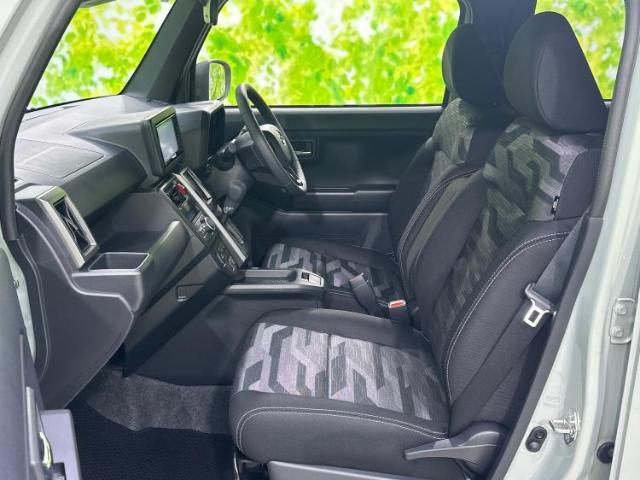 WECARSでは各商談席に大型モニターをご用意しております！見やすい大画面でゆったりと全国の在庫をご覧いただけます！是非ご来店お待ちしております！