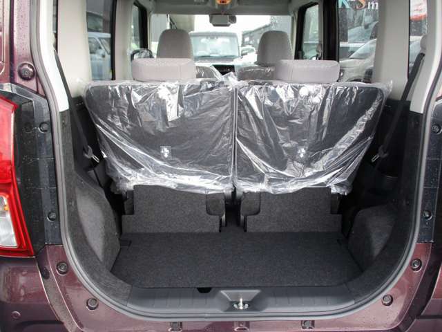 荷室も広いので、大きい荷物もたくさん積めます！！