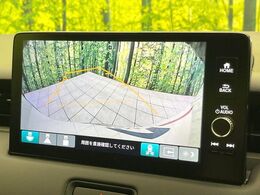 【バックカメラ】駐車時に後方がリアルタイム映像で確認できます。大型商業施設や立体駐車場での駐車時や、夜間のバック時に大活躍！運転スキルに関わらず、今や必須となった装備のひとつです！