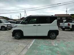 手荷物で両手が塞がっていてる時も足先でオープン！！助手席側ハンズフリーオートスライドドア！