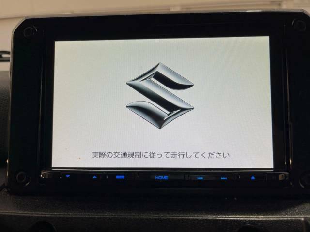 【純正ナビ】人気の純正ナビを装備しております。ナビの使いやすさはもちろん、オーディオ機能も充実！キャンプや旅行はもちろん、通勤や買い物など普段のドライブも楽しくなるはず♪