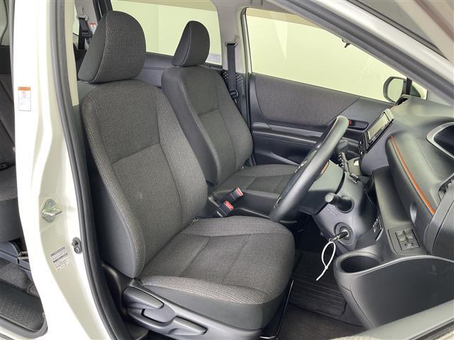 【運転席】座り心地が良いシートなので長時間の運転でも快適にお過ごしいただけます。新品のフロアマットのご注文も可能です。掲載箇所以外にご希望の写真がございましたらお気軽にお問い合わせ下さい。