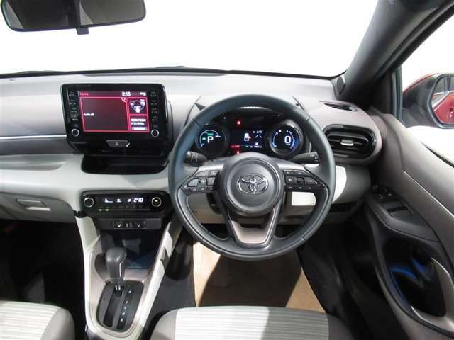 U-Carの販売だけでなく自動車保険、携帯電話の販売も行っております。