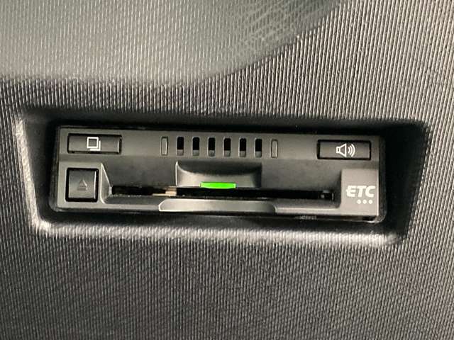 付いているクルマも増えましたが、U-Carではまだまだ付いていればラッキーなETCです。高速道路の料金をお得にするための、便利な装備です。セットアップ後、すぐに利用可能です。