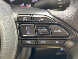 【レーダークルーズコントロール】高速道路での長距離走行が楽に！！自動で速度を保つクルーズコントロールが、衝突軽減システムと連携し、前方の車両を感知して車間を保つように速度調節してくれます！！
