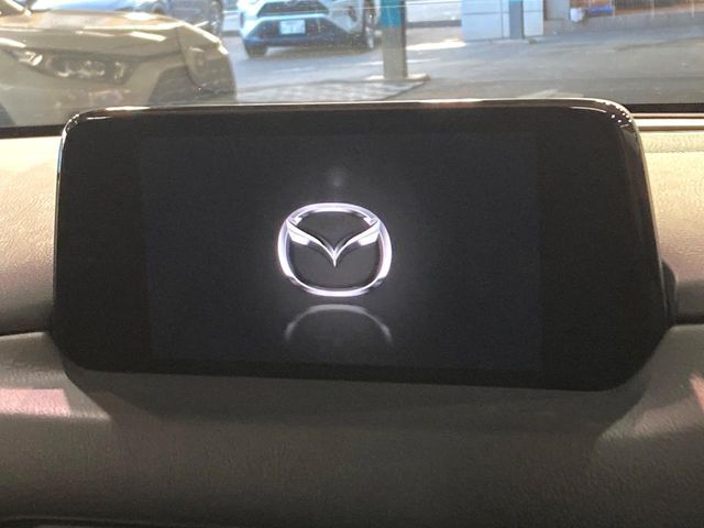 【メーカー純正ナビ】インテリアに溶け込むスタイリッシュな「専用設計」メーカーナビを装備♪視認性や操作性など基本性能にも優れ、より上質なカーライフをお楽しみいただけます。