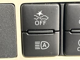 【スマートアシスト】走行中に前方の車両等を認識し、衝突しそうな時は警報とブレーキで衝突回避と被害軽減をアシスト。より安全にドライブをお楽しみいただけます。