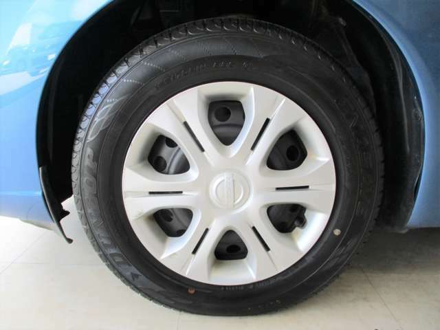 純正14インチフルホイールカバー。タイヤサイズは185/70R14です。【前1423-5、RR1222-2、RL3618-3】※リヤタイヤ2本新品交換サービス！