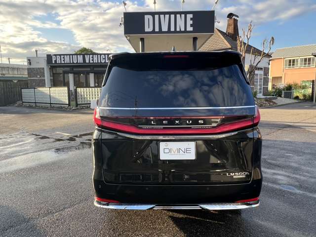 【アフターサービス】ご購入のお客様へのアフターサービスは必須と心掛けております。車両に必要な専用テスターでの整備を行っております。ご購入後も弊社にお任せください。