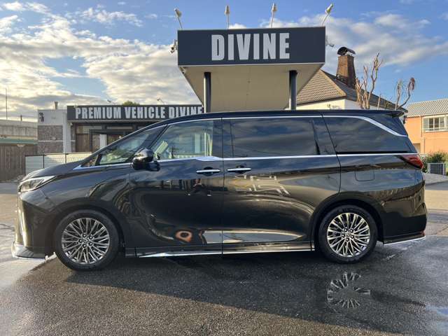 【買取】自社ネットワークによる買取、受注販売もお得意としております。お客様が大切にされてきた想いも乗せて買取させて下さい。