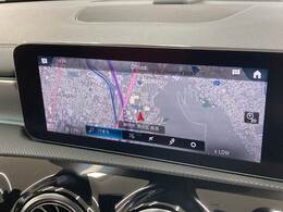 【純正ナビ】一体感のあるナビは、高級感ある車内を演出してくれます。Bluetooth再生などオーディオ機能も充実しておりますので、運転もより楽しめます♪