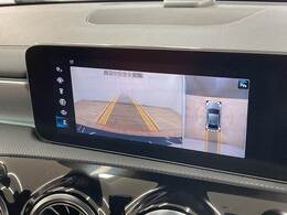 【パノラミックビューモニター】専用のカメラにより、上から見下ろしたような視点で360度クルマの周囲を確認することができます☆死角部分も確認しやすく、狭い場所での切り返しや駐車もスムーズに行えます。