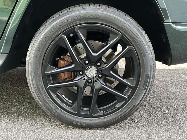 21インチマットブラックホイール　285/45R21ピレリー