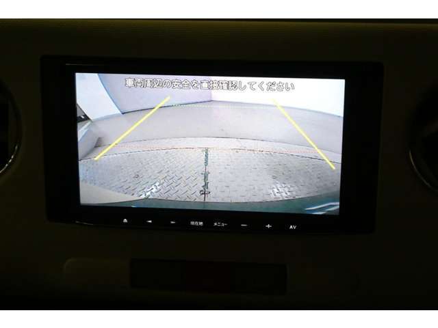 バックギアに入れると、このように後方が映し出されます！最終確認はご自身の目と耳で必ず行ってください！安全第一で♪