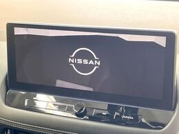 【純正ナビ】人気の純正ナビを装備しております。ナビの使いやすさはもちろん、オーディオ機能も充実！キャンプや旅行はもちろん、通勤や買い物など普段のドライブも楽しくなるはず♪