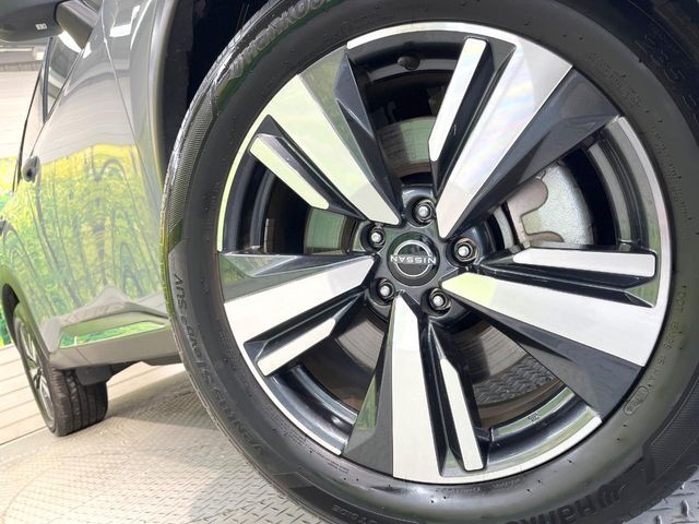 【純正19インチアルミホイール】外観にマッチした純正アルミホイールを装着しております。各種社外アルミホイールや、スタッドレスタイヤも取扱いしております。是非ご相談ください♪