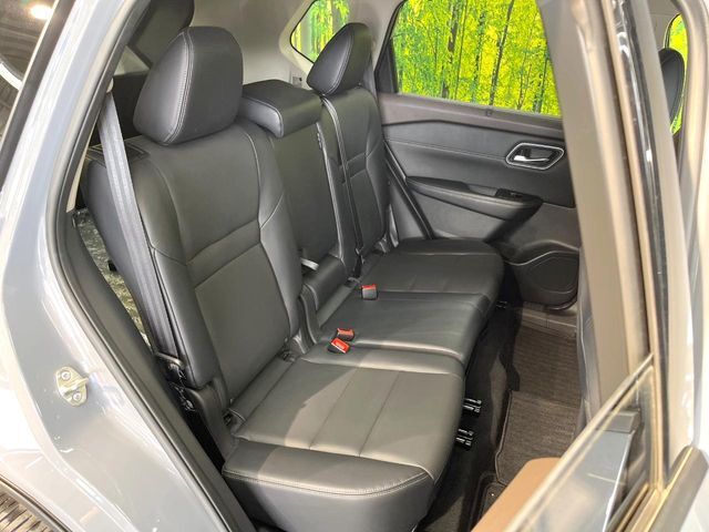 後部座席も気になるようなキズ・汚れやへたり等、大きなダメージはなく、良好な状態です。
