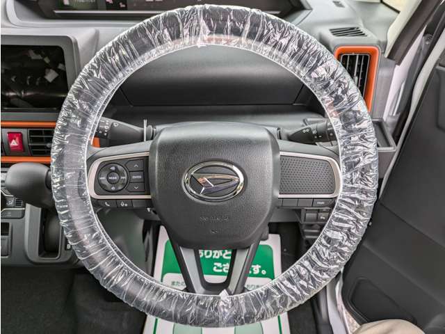 ☆ステアリングホイール☆手にしっくりくる握り心地で滑りにくく運転も快適です！
