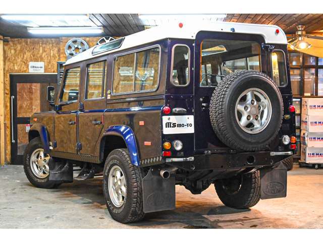 現代の車では感じられない独特なフォルムが周囲の目を惹きます☆