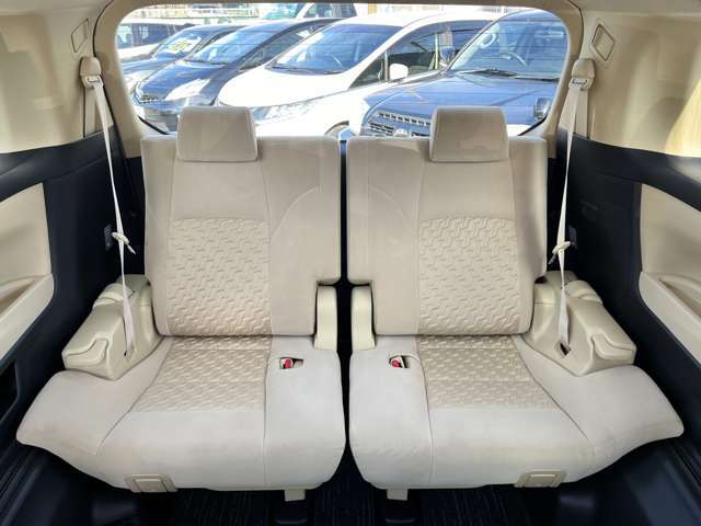 サード席・5：5分割スペースアップ！跳ね上げアシスト機構！