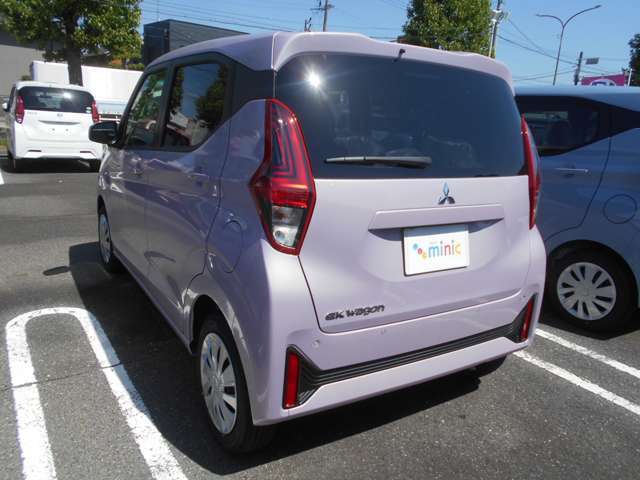 車検工場とは別でオイル館(一般整備工場)もご用意してます。その名の通り、オイル交換やバッテリー交換、タイヤのはめ替え等の一般整備を行います。気軽にアフターサービスもお任せください。