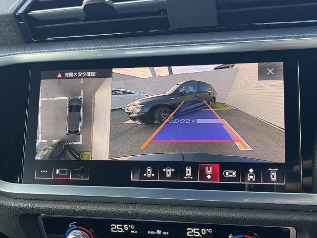 ●サラウンドビューカメラ『車両の4つのカメラから得た映像を合成し、上空から眺めているような映像をモニターに映し出します。車両周辺の歩行者や障害物などの発見に役立ちます。』