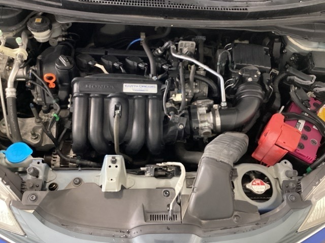 ホンダスタッフがしっかり整備して保証付きにてお渡し致します。エンジンルーム＆室内ルームともにクリーニング済みで清潔です。快適なドライブをお楽しみください。