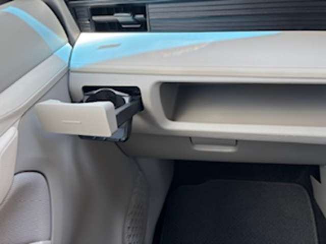 車線はみだし抑制機能や、衝突防止ブレーキ等のオンオフをボタン一つでおこなえます。