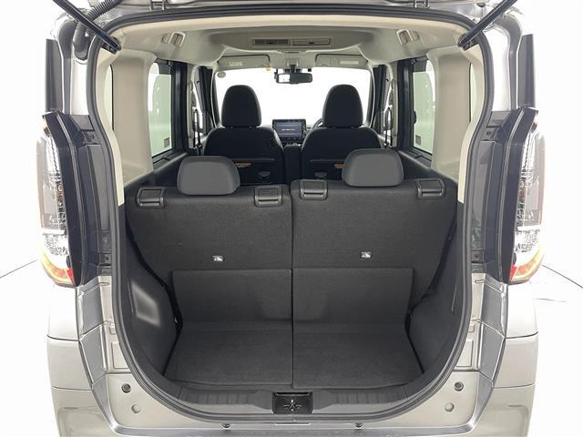 【トランク】積み込みやすくて、たっぷり積める荷室です。シートアレンジできるものは、乗車人数と荷物の量や大きさによってシートを動かすことができるので、より快適なドライブが可能です！
