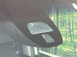 【ホンダセンシング】走行中に前方の車両等を認識し、衝突しそうな時は警報とブレーキで衝突回避と被害軽減をアシスト。より安全にドライブをお楽しみいただけます。
