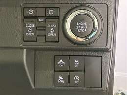 両側パワースライドドア付きだから、狭い駐車スペースなどでの 乗り降りラクラク！小さなお子さまのいるご家庭には嬉しい装備。