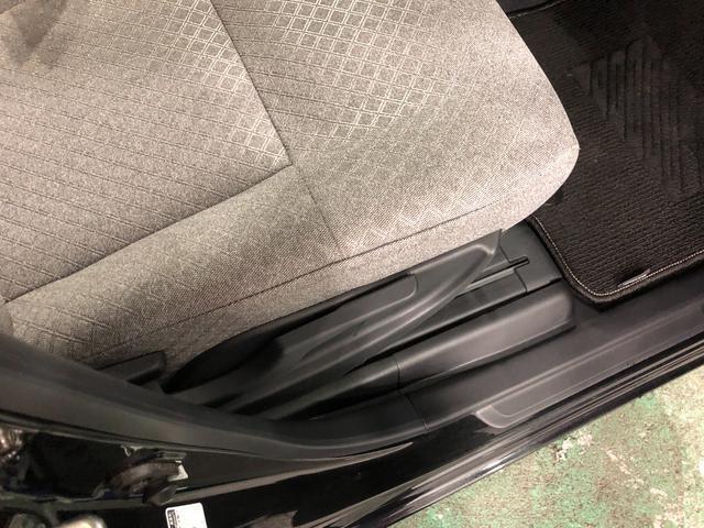 痛みの出やすい運転席シートの角、フロアマット、座面、ともに良好です