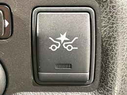 【エマージェンシーブレーキ】走行中に前方の車両等を認識し、衝突しそうな時は警報とブレーキで衝突回避と被害軽減をアシスト。より安全にドライブをお楽しみいただけます。