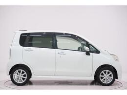 県内13店舗にて常時500台以上ダイハツ車を展示中です。見て、触って、納得のいく一台をぜひ見つけてください。