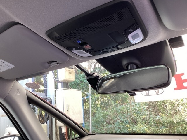 Hondaセンシング搭載！ミリ波レーダーと単眼カメラで、クルマの前方の状況を認識。ブレーキやステアリングの制御技術と協調し、安心・快適な運転や事故回避を支援する先進のシステムです！