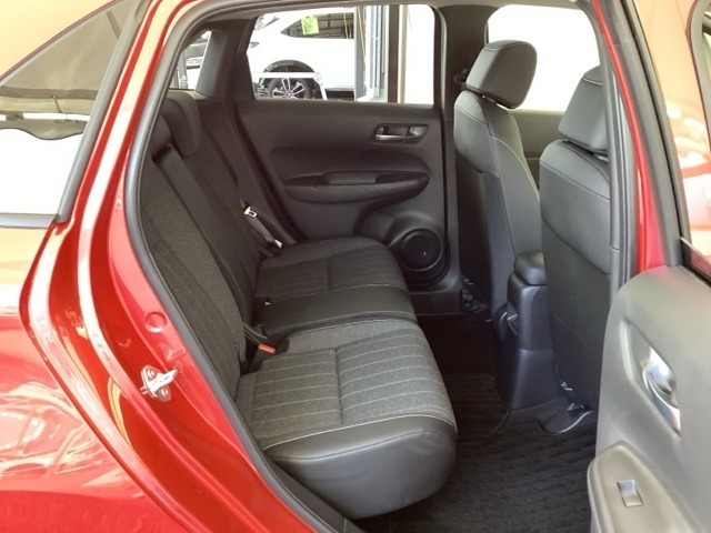 ゆったりリアシートです。また、折りたたむ事もできます！