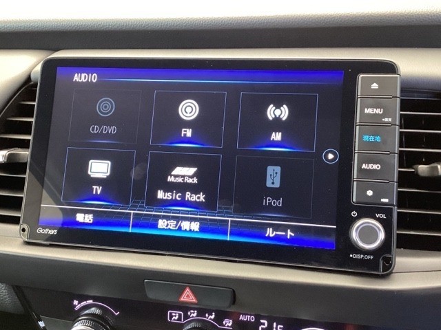 ナビ機能だけでなく、ミュージックサーバー、Bluetooth、フルセグテレビ、DVDとCD再生など、オーディオ機能がついています。