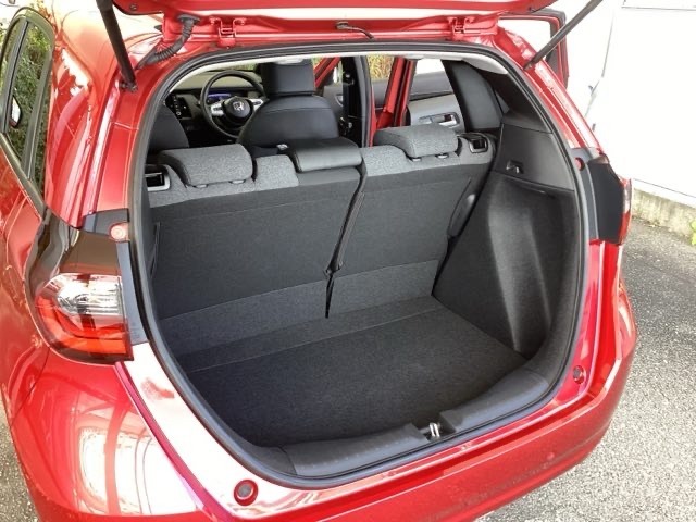 リアシートがあっても、しっかり荷物を積む事ができます。