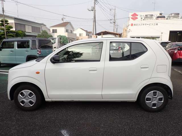 国の指定を受けた自社工場で、整備士が車検と点検整備を行っております。