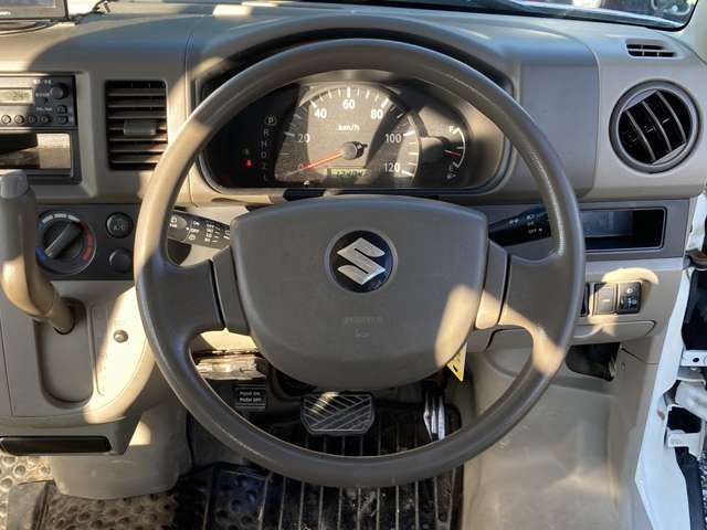 ご来店されたお客様に詳しくお話をさせて頂きために、「修復歴の有無」「不具合箇所の確認」「セールスポイント」等のご案内を行っておりますので、より安心してお乗り頂けるお車となります。