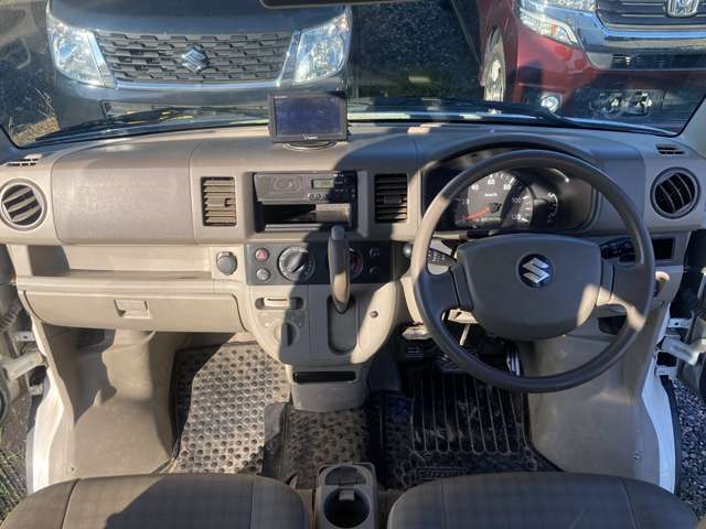 ご来店されたお客様に詳しくお話をさせて頂きために、「修復歴の有無」「不具合箇所の確認」「セールスポイント」等のご案内を行っておりますので、より安心してお乗り頂けるお車となります。