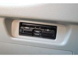 運転席下部にETCついてます。