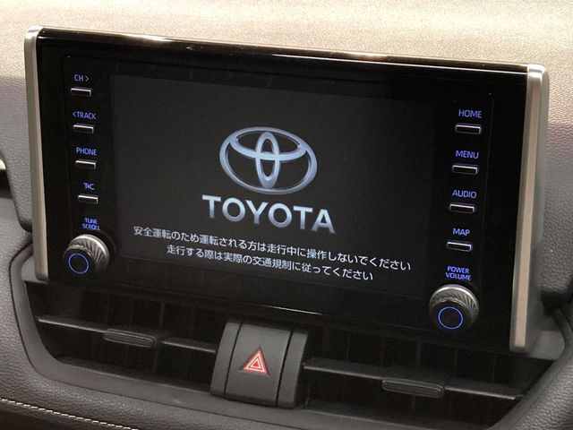 【純正ナビ】人気の純正ナビを装備。オーディオ機能も充実しており、Bluetooth接続すればお持ちのスマホやMP3プレイヤーの音楽を再生可能！毎日の運転がさらに楽しくなります！！