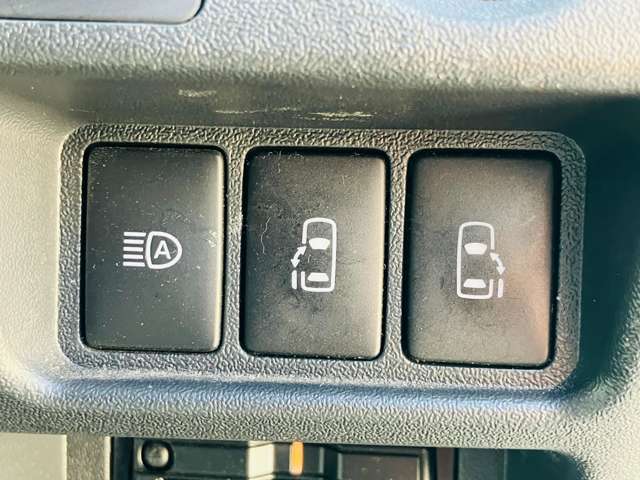 らくらく両側電動スライドドア装備です♪