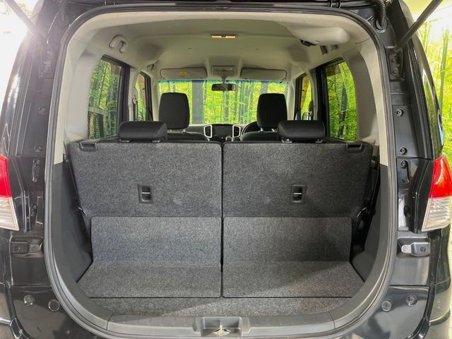 普段のお買い物や通勤、送迎等に十分な荷室スペースを確保しております。セカンドシートを倒すと、大きな荷物の積載も可能です♪